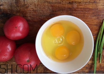 西红柿炒鸡蛋不能和什么一起吃吗,西红柿炒鸡蛋不能和什么一起吃同吃食物相克大全