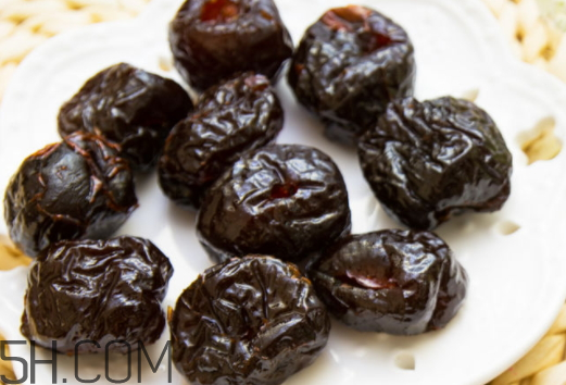 黑枣有烟熏味正常吗,黑枣为什么有烟熏味