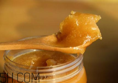 怎样鉴别土蜂蜜的真假,土蜂蜜真假 怎样鉴别土蜂蜜的真假,土蜂蜜真假