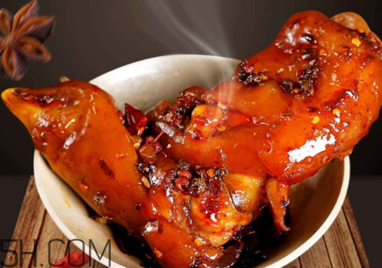 卤猪蹄用什么酱油,卤猪蹄用什么酱油上色