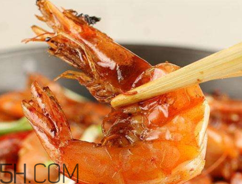 香辣虾做法视频播放,香辣鱿鱼虾的做法