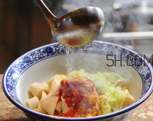 油泼面的调料,油泼面用什么调料面