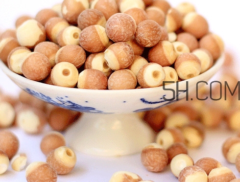 芡实和茨实是同一种东西吗,芡实和茨实有什么区别 芡实和茨实是同一种东西吗,芡实和茨实有什么区别