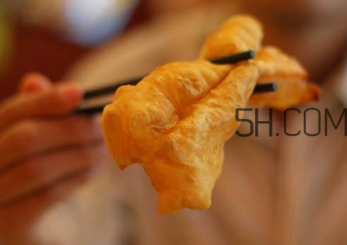 臭粉在油条起什么作用,臭粉在油条中起什么作用