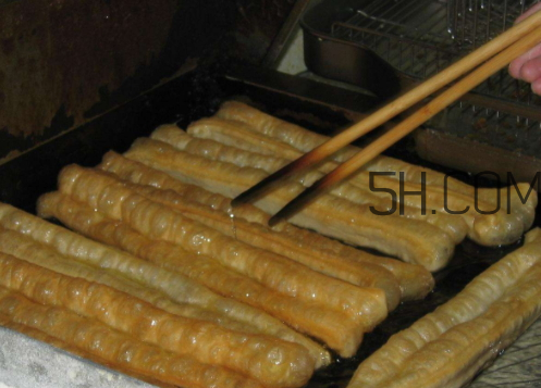 炸油条的油怎么处理,炸油条的油怎么处理才不会有沫