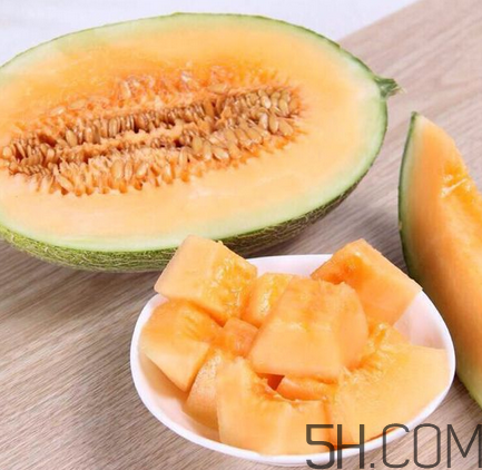 哈密瓜烂了一点其他的还可以吃吗,哈密瓜一边烂了另一边可以吃吗