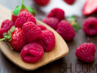 野草莓是树莓吗,树莓和野草莓一样吗?