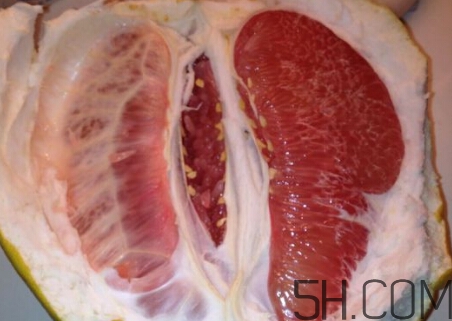 红肉柚子和白肉的区别,红心和白心柚子的区别