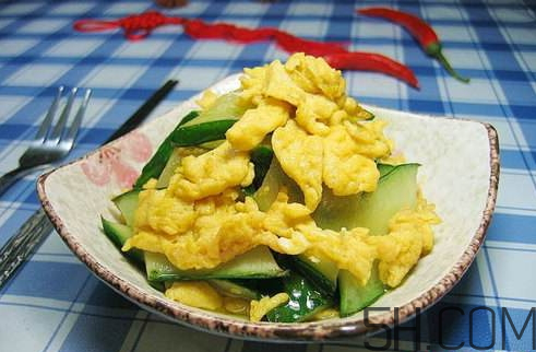 炒鸡蛋放料酒什么作用,炒鸡蛋能加料酒吗