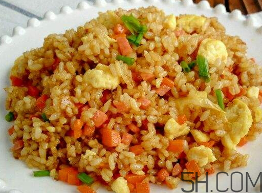 蛋炒饭可以放青菜吗,蛋炒饭加青菜 蛋炒饭可以放青菜吗,蛋炒饭加青菜