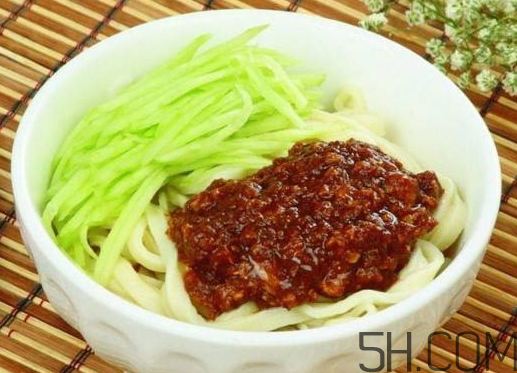 甜面酱炸酱面的做法,炸甜面酱的做法 甜面酱炸酱面的做法,炸甜面酱的做法