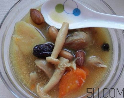 猪脚汤怎么炖好喝,猪脚怎样炖才好吃又简单 猪脚汤怎么炖好喝,猪脚怎样炖才好吃又简单