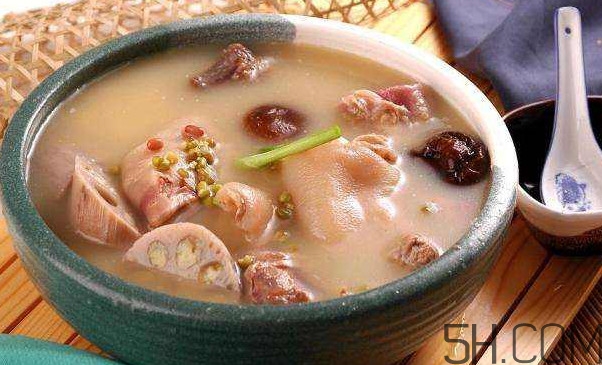 猪脚煲汤加什么材料营养最好,猪脚怎么做才好吃