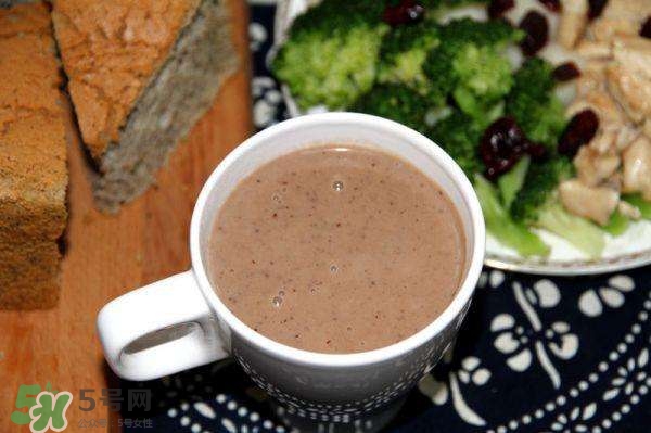 核桃能跟黄豆一起打豆浆吗?,核桃跟黄豆在一起打浆可以喝吗