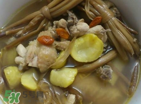 板栗煲鸡汤做法,板栗炖鸡汤的正宗做法 板栗煲鸡汤做法,板栗炖鸡汤的正宗做法