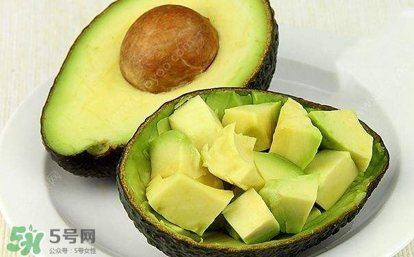 宝宝辅食可以吃牛油果吗,婴儿吃牛油果有什么好处 宝宝辅食可以吃牛油果吗,婴儿吃牛油果有什么好处