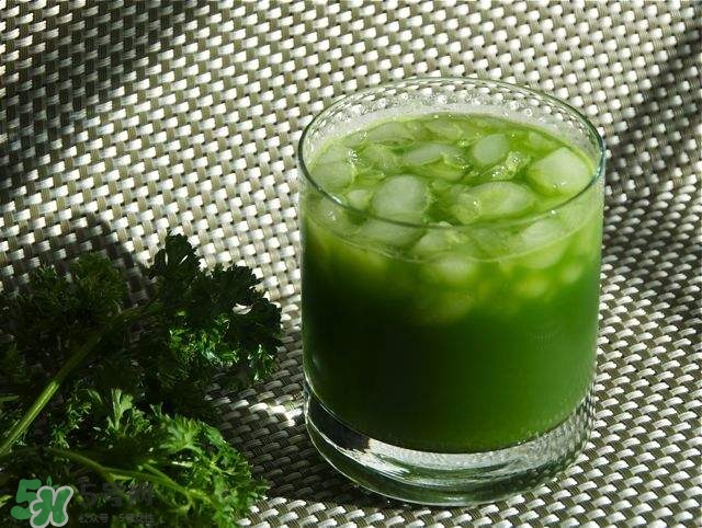 便秘喝芹菜汁管用吗,芹菜和什么榨汁治便秘 便秘喝芹菜汁管用吗,芹菜和什么榨汁治便秘