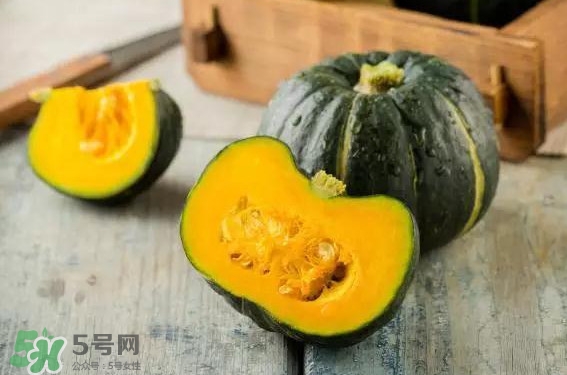 贝贝瓜和南瓜有什么区别,普通南瓜和贝贝小南瓜的区别 贝贝瓜和南瓜有什么区别,普通南瓜和贝贝小南瓜的区别