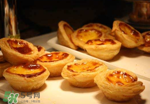 蛋挞怎么烤不塌陷,为什么我烤的蛋挞会裂