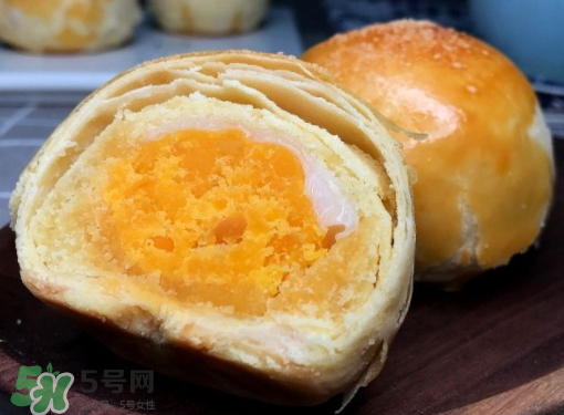 黄油做蛋黄酥好吃吗,黄油做蛋黄酥好吃吗窍门