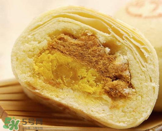 蛋黄酥用什么油好吃,蛋黄酥用什么油好?