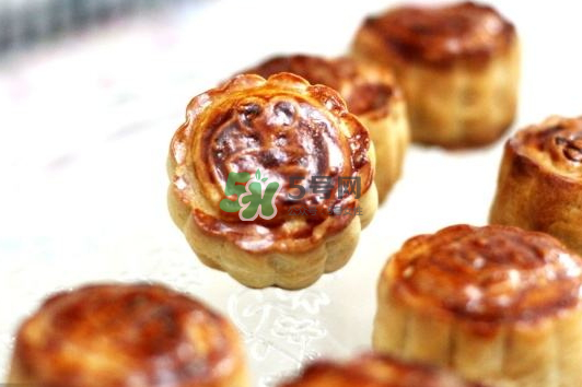 怎么烤月饼,月饼烤出来硬邦邦是什么问题