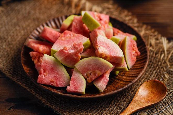 番石榴吃了有什么好处(红心番石榴吃了有什么好处)