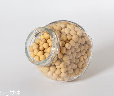 为什么心脏病会引起嘴唇发黑(嘴唇发黑是心脏病吗)