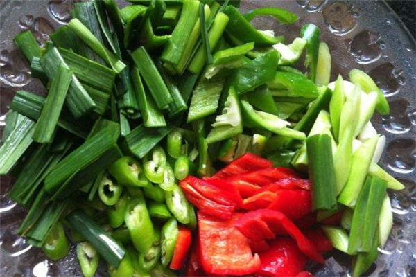 产妇吃蒜苗会回奶吗(产妇吃蒜苗会回奶吗)