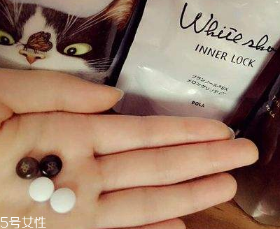 定期做补水面膜给皮肤补水(每天敷补水面膜)