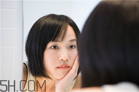 青春期脸上的痘痘能挤吗,青春痘能挤掉吗