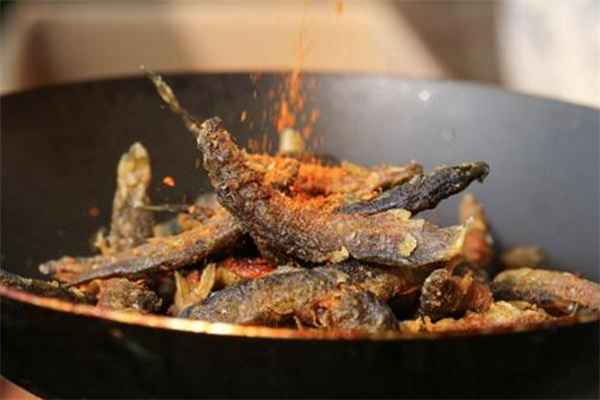 泥鳅为什么不能生吃(泥鳅能生吃吗)