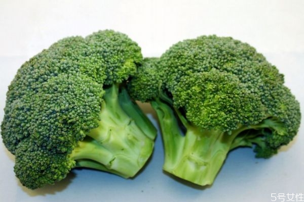 西兰花和什么食用一起吃更加营养呢(西兰花和什么一起吃比较有营养)