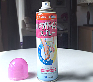 穿凉鞋脚臭的原因(穿凉鞋脚臭的原因)