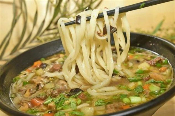 手工面的家常做法(手工做面条的方法和步骤) 手工面的家常做法(手工做面条的方法和步骤)