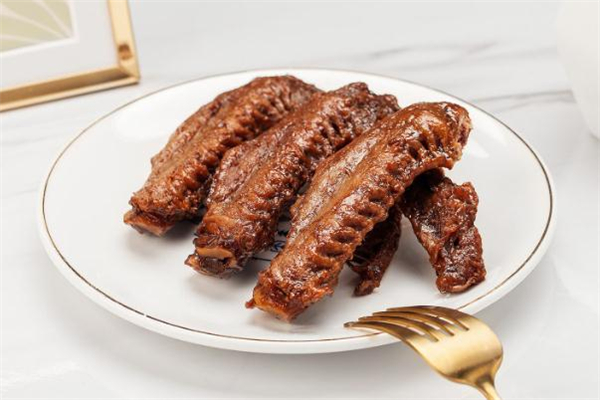 鸭翅的功效和作用(鸭翅的功效和作用是什么)