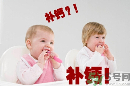 宝宝缺钙的表现(宝宝缺钙的表现和症状)