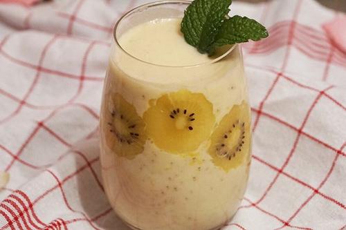 吃香蕉奶昔会长胖吗(喝香蕉奶昔会发胖吗)