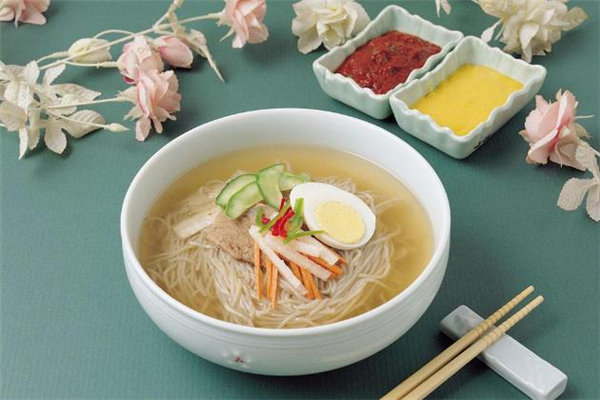 面条发霉是什么样的(面条发霉是什么样子的)