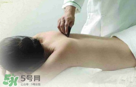 刮痧疼还是拔罐疼,刮痧痛还是拔罐痛