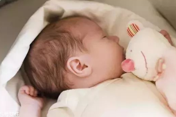 新生儿怎么保暖(冬季新生儿怎么保暖)