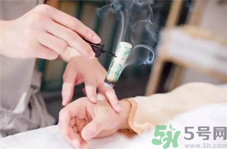 下雨天适合艾灸吗,下雨天适合做任何艾灸吗?