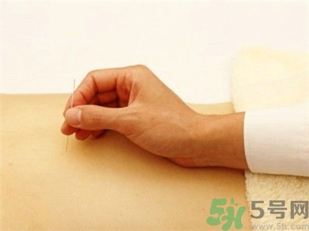 男人剃须注意事项(男生第一次剃须需要注意什么)