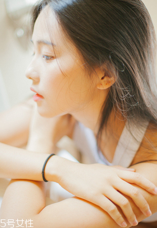 皮肤过敏不要用精华液(皮肤容易过敏可以用精华液吗) 皮肤过敏不要用精华液(皮肤容易过敏可以用精华液吗)