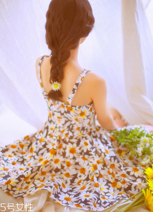 皮肤排毒和过敏的区别(皮肤排毒和过敏的区别)