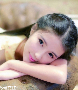 长斑的原因(长斑的原因是怎么引起的)