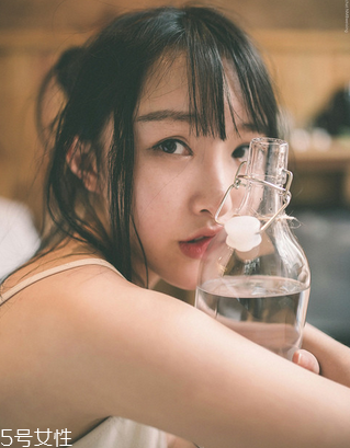 长斑的原因(长斑的原因是怎么引起的)