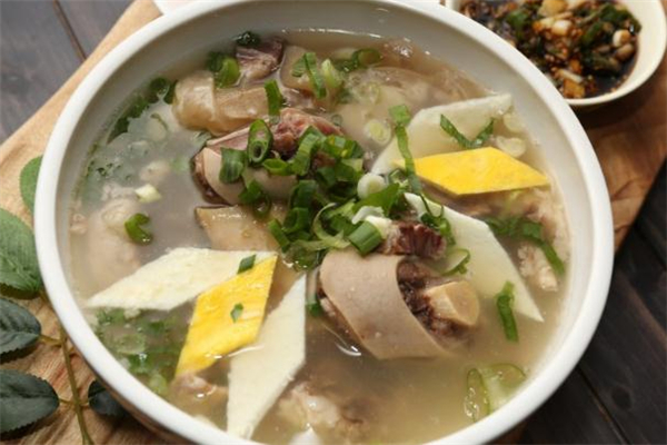 小孩喝牛尾汤怎么做合适(小孩喝牛尾汤好吗)