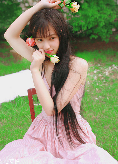 安耐晒喷雾还是乳液好(安耐晒喷雾还是乳液好)