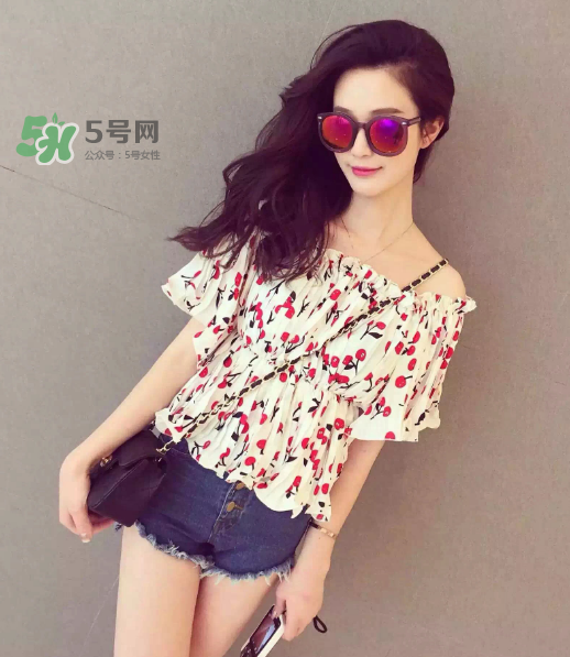 一字领衣服怎么搭配,一字领的衣服